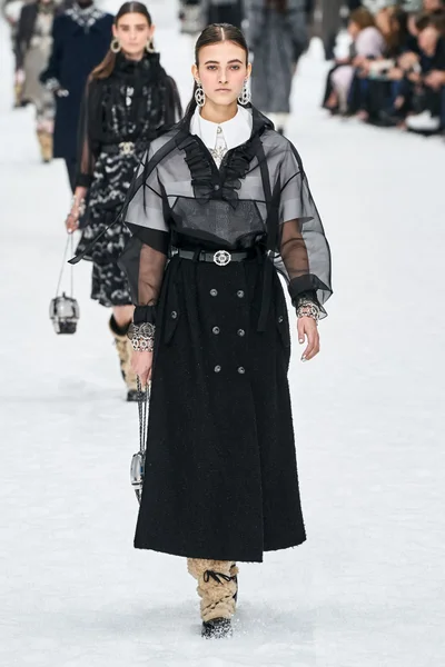 Look 15